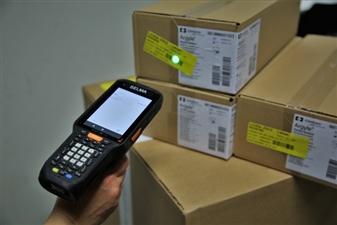datalogic-skorpio-x5-im-einsatz-beim-wareneingang